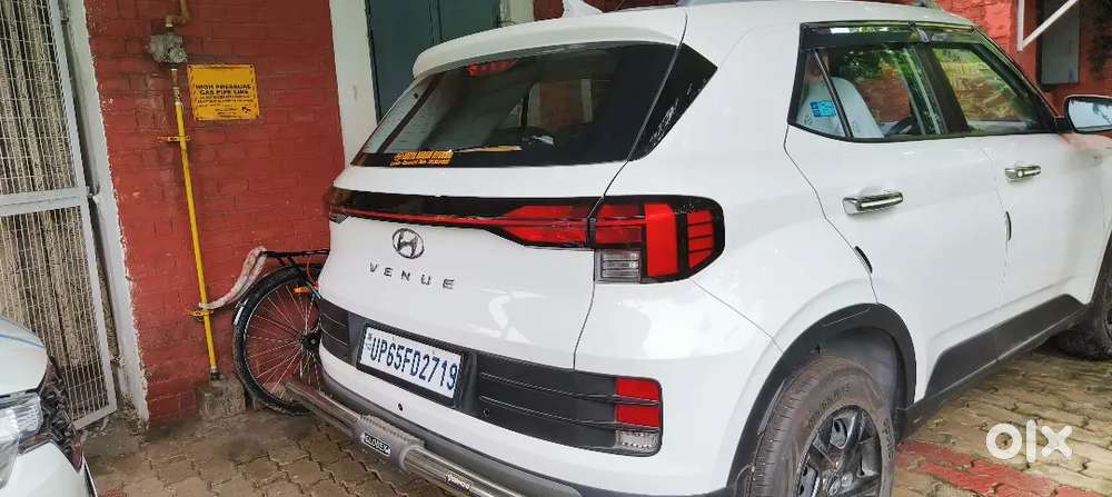 Hyundai Venue 2024 Petrol 5000 Km Driven