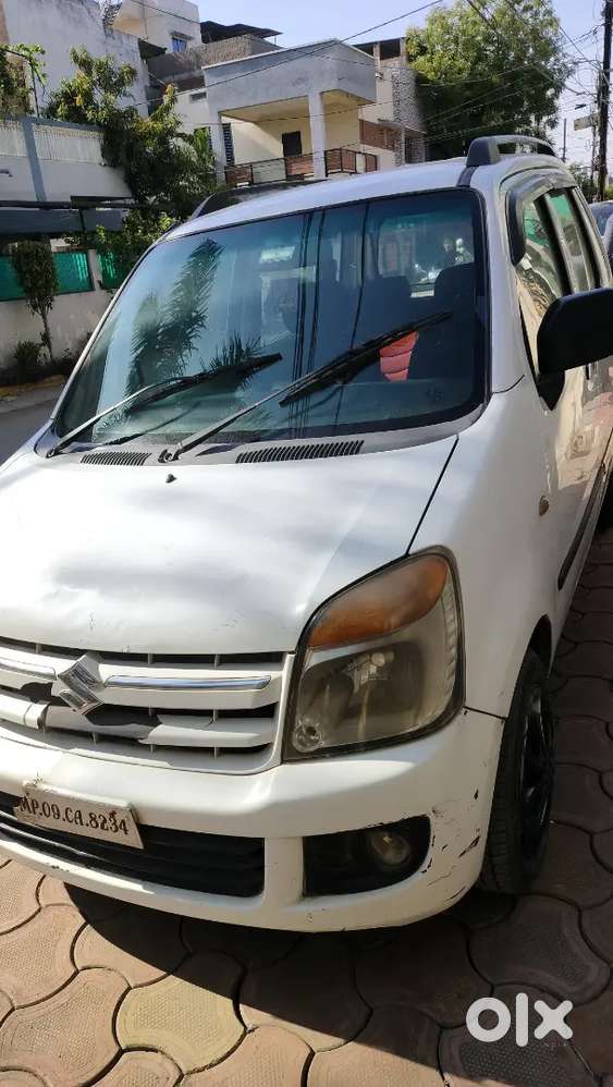 Wagonr White
