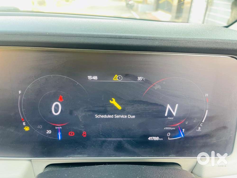 Mahindra Xuv700 2.0 Ax 5 Petrol Mt Str, 2022, Petrol