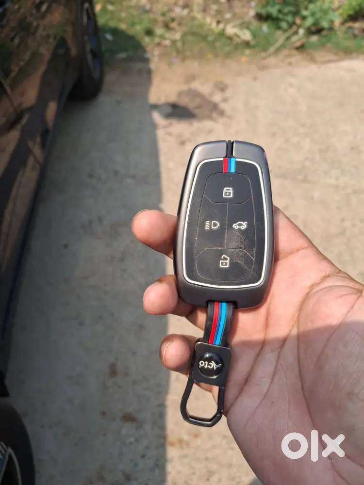 Tata Nexon 2025 Petrol 7900 Km Driven