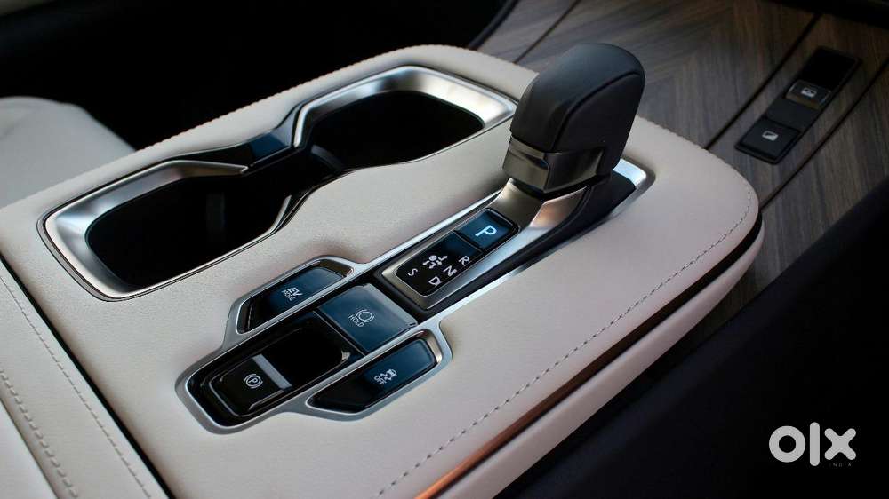 Lexus Lm 350h 4 Str Ultra Luxury, 2024, Petrol