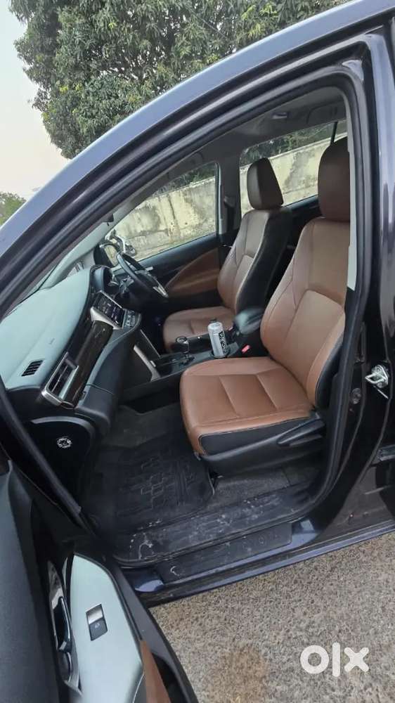 Innova Crysta Captain Seat 2.4 Z (at)