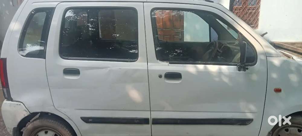 4टायर न्यू Rc कंप्लीट बीमा कंप्लीट ऐसी कूलिंग अच्छी Karti है