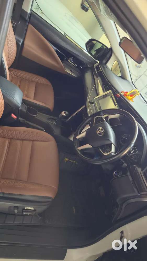 Innova Crysta 2.8z Automatic Top Model Captain Seat