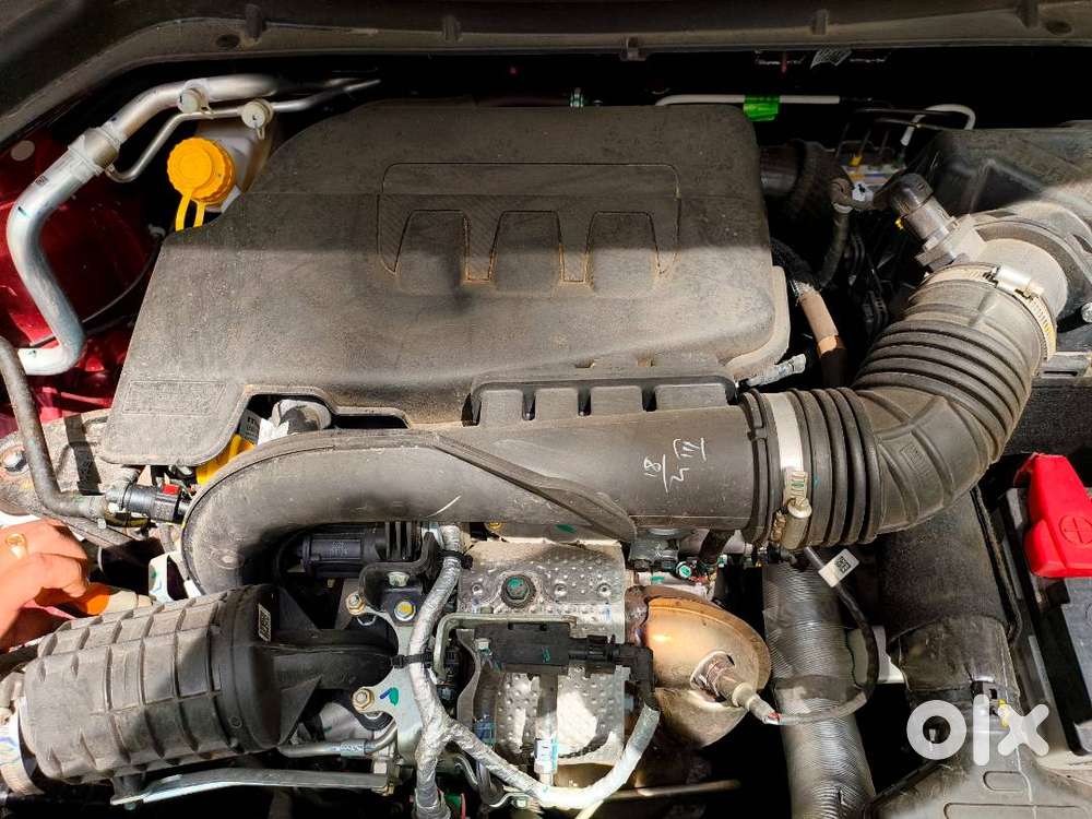Mahindra Xuv 3xo Ax5l Petrol Manual (top Variant)