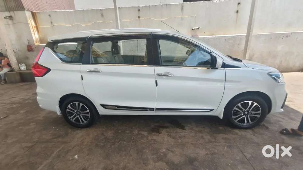 2025 Maruti Suzuki Ertiga Zxi+ At Shvs Top Model  Single Owner