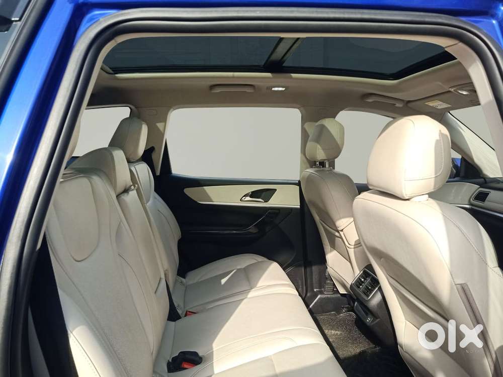 Mahindra Xuv700 2.0 Ax 7 Petrol At Str, 2023, Petrol