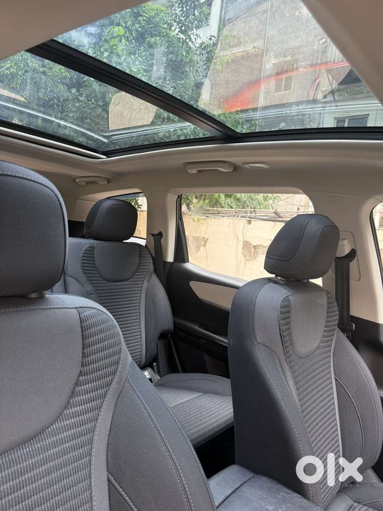 Mahindra Xuv700 2.0 Ax 5 Petrol At Str, 2025, Petrol