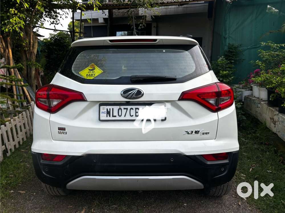 Mahindra Xuv300 Petrol 2021 W8 Pearl-white, 1st Owner