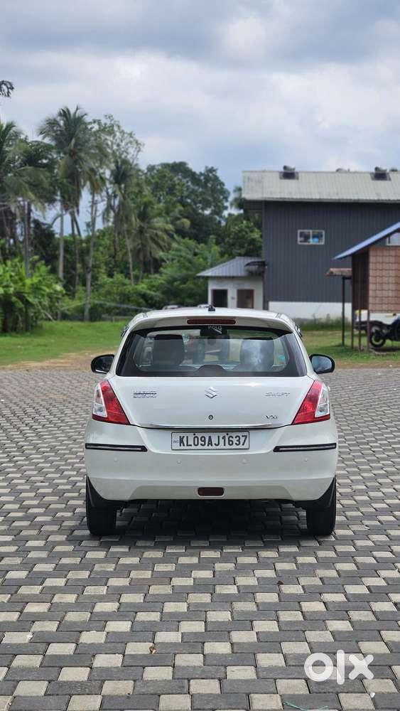 Maruti Suzuki Swift Vxi 1.2 Abs Bs-iv, 2015, Petrol