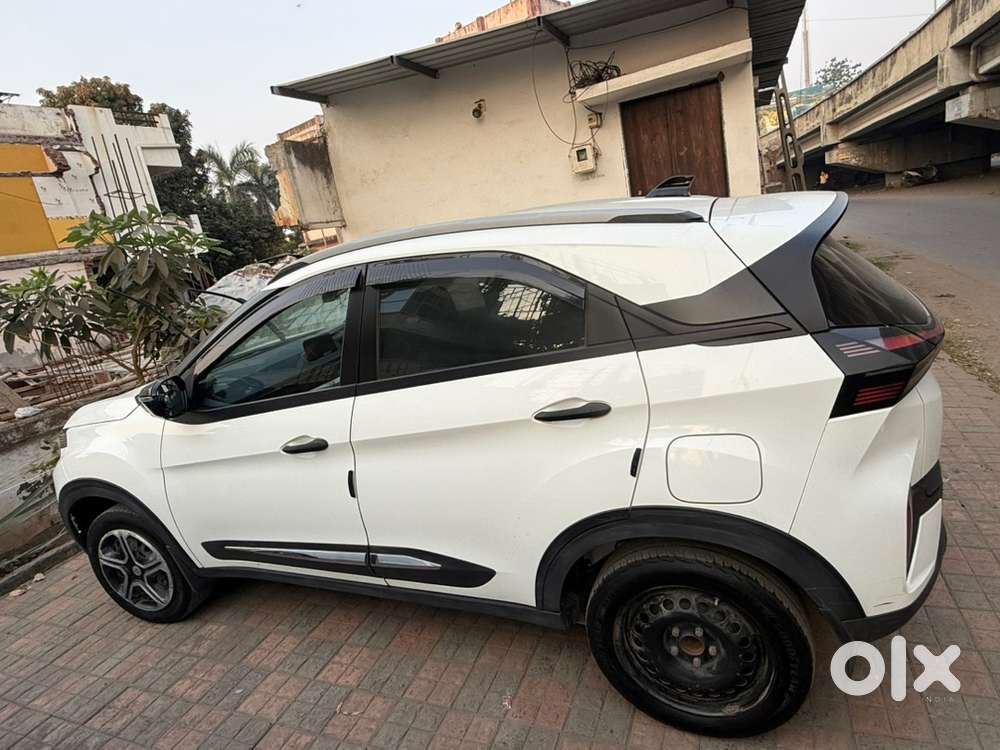 Tata Nexon Cng Pure S 2025