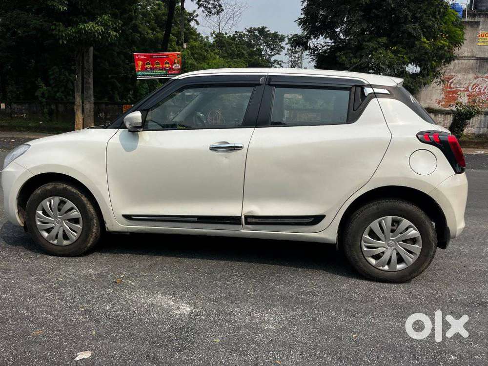 Maruti Suzuki Swift Vxi + Manual, 2022, Petrol