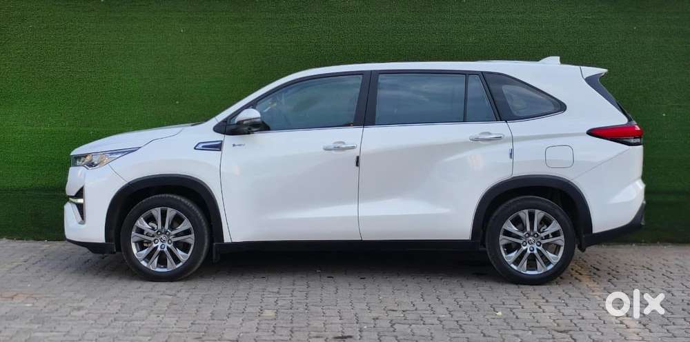 Toyota Innova Hycross 2.0 Zx Hybrid 7 Str, 2025, Petrol
