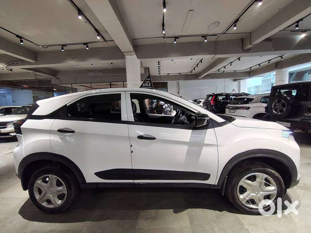 Tata Nexon Smart Plus1.2 Revotron Petrol 5 Mt, 2024, Petrol
