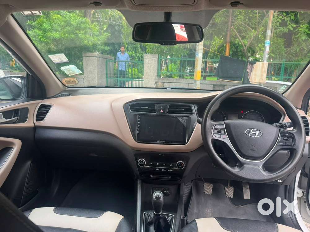Hyundai I20 Sportz 2015 Petrol Well Maintained