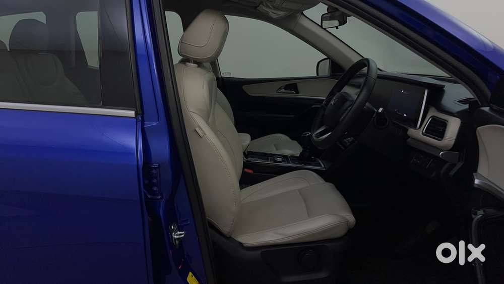Mahindra Xuv700 2.2 Ax 7 Diesel Mt Luxury Pack Str, 2023, Diesel