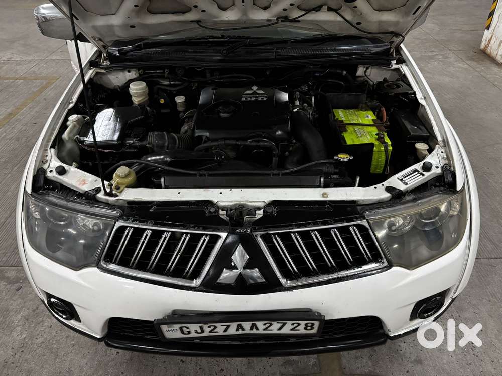 Mitsubishi Pajero Sport 4x4 Dual Tone, 2013, Diesel