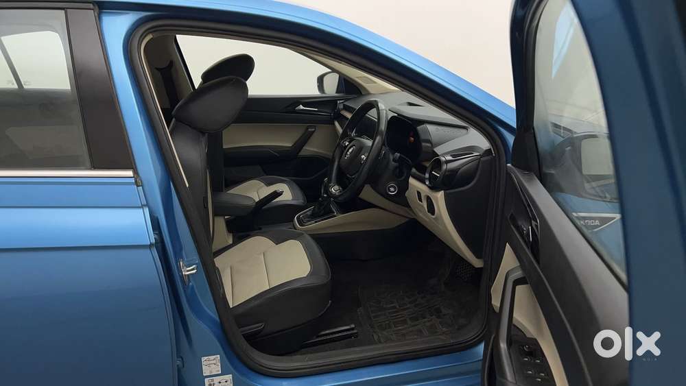 Skoda Slavia Style 1.0l Tsi At, 2022, Petrol