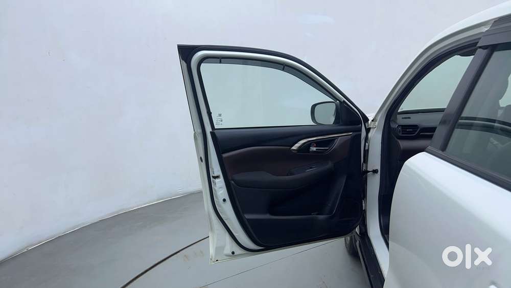 Maruti Suzuki Grand Vitara 1.5 Delta Smart Hybrid At, 2023, Petrol