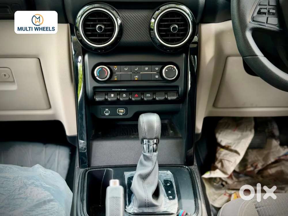 Mahindra Thar Roxx, 2025, Petrol