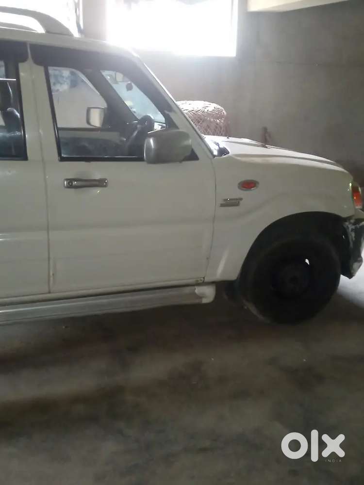 Mahindra Scorpio 2014 Diesel 120000 Km Driven White Colour