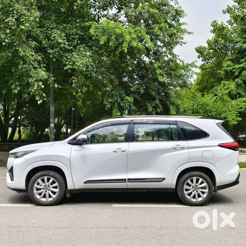 Toyota Innova Hycross 2.0 Vx (o) Hybrid 7 Str, 2023, Petrol