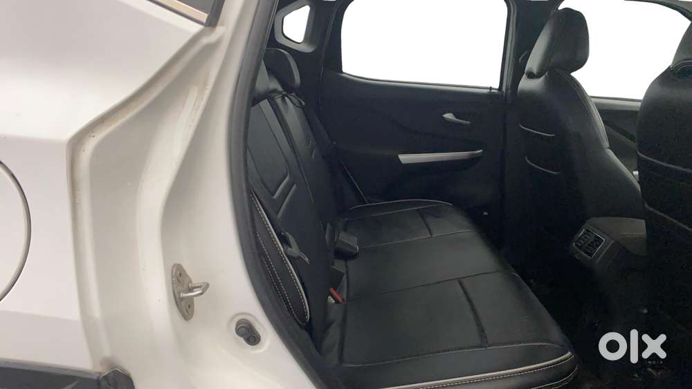 Nissan Magnite 1.0 Xv Premium, 2021, Petrol