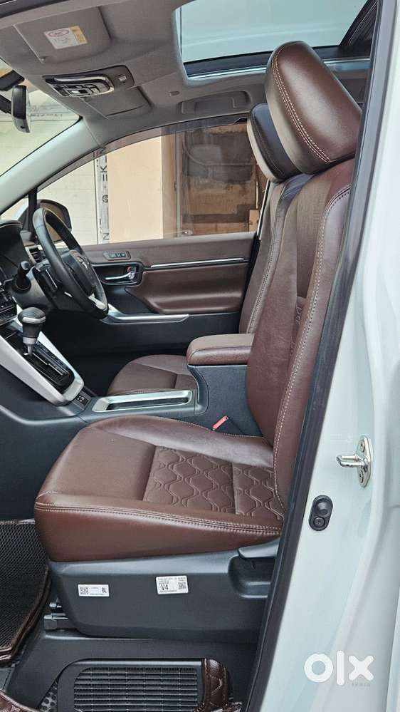 Toyota Innova Hycross 2.0 Zx Hybrid 7 Str, 2025, Petrol