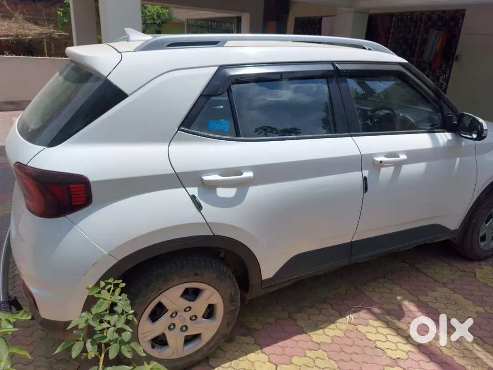 Hyundai Venue Petrol  Single Owner  Warranty Till December 26