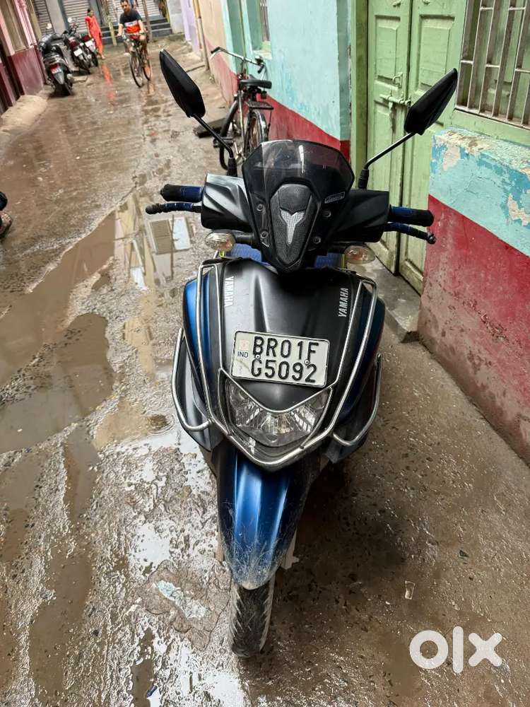24500 km chala h Scooters 1825182606