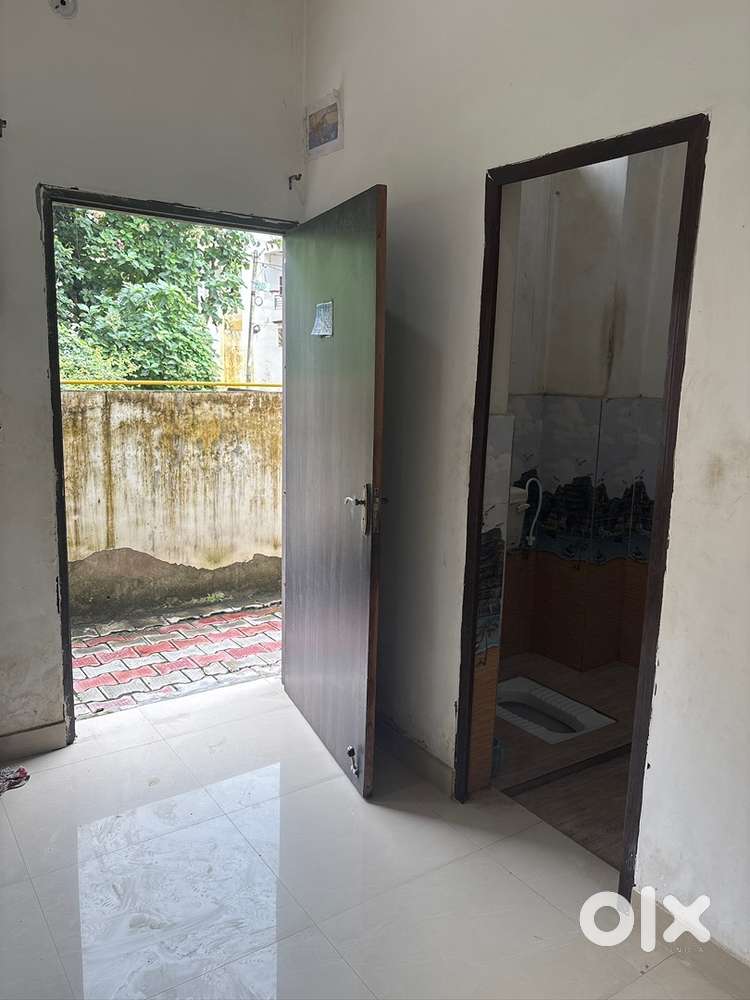 Move-in Ready Single Room with Attached Bath in Hiramanpur-Sarnath