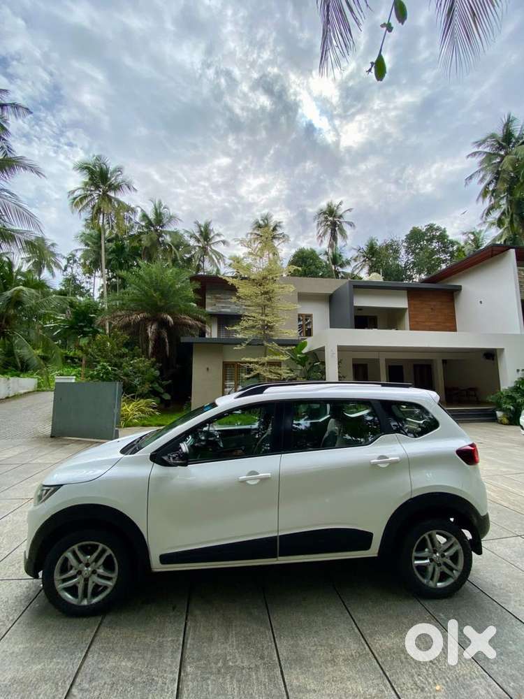Renault Triber Rxz, 2022, Petrol