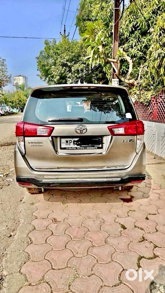 Toyota Innova Crysta 2017 Diesel Well Maintained