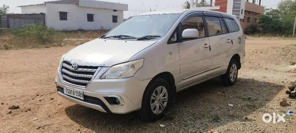 Toyota Innova 2014