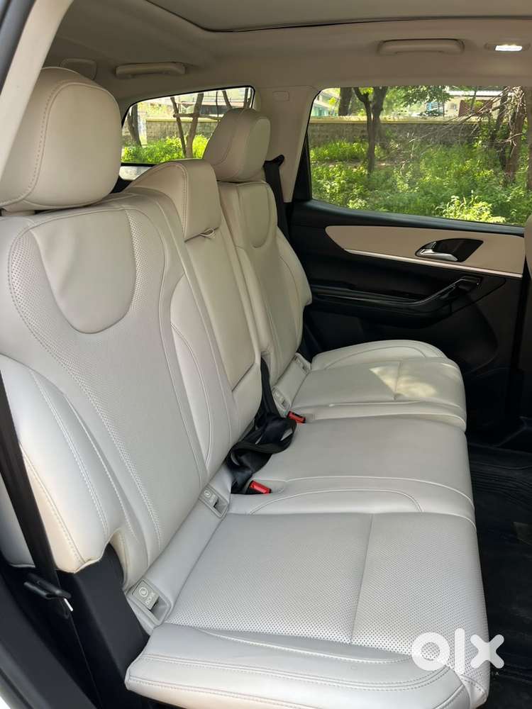 Mahindra Xuv700 2025 Ax7l Top End Diesel