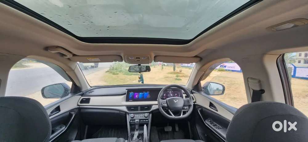 Mahindra Xuv700 2.2 Ax 5 Diesel At Str, 2022, Diesel