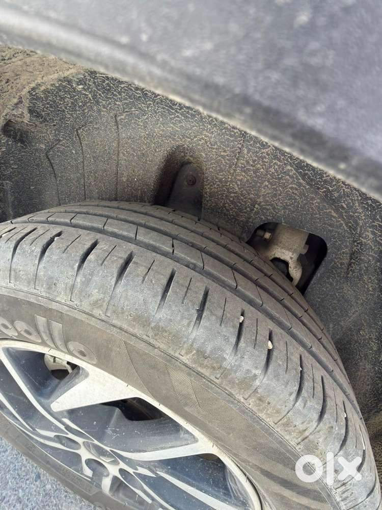 Mahindra Xuv300 2024 Diesel Well Maintained