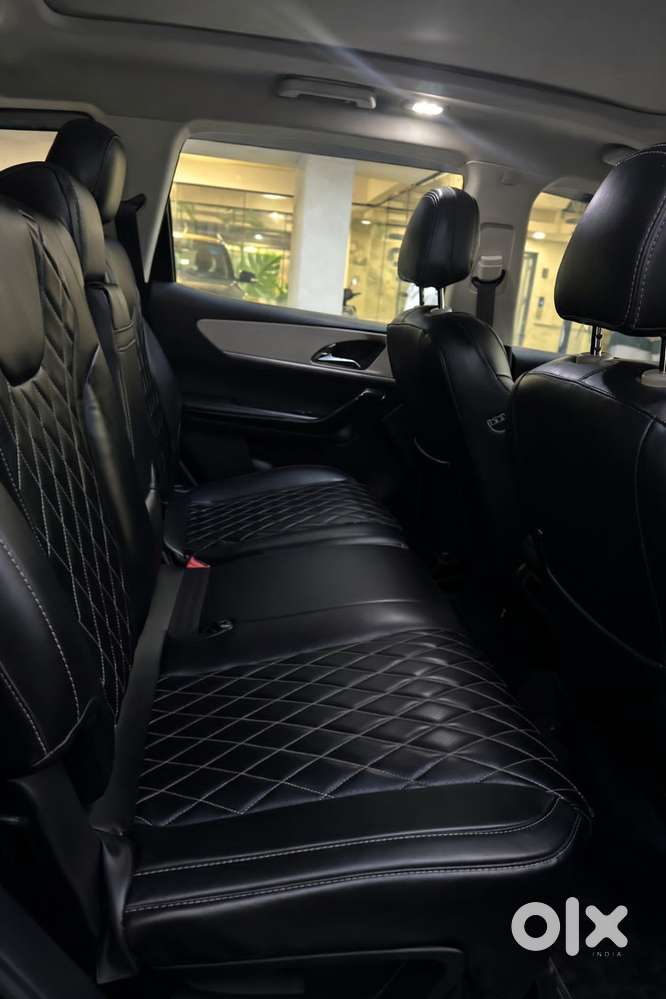 Mahindra Xuv700 2.0 Ax 7 Petrol Mt Str, 2022, Petrol