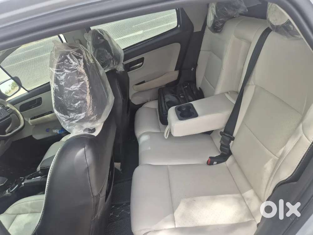 Tata Altroz 2025 Petrol Well Maintained Fully Loaded Automatic