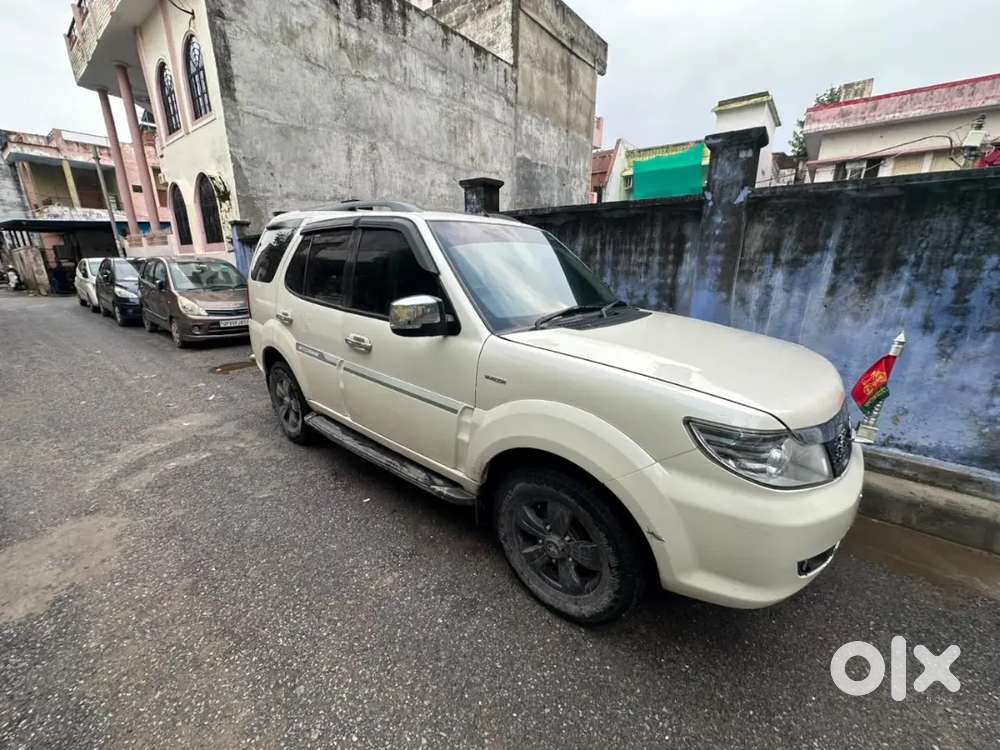 Tata Safari Storme 2015