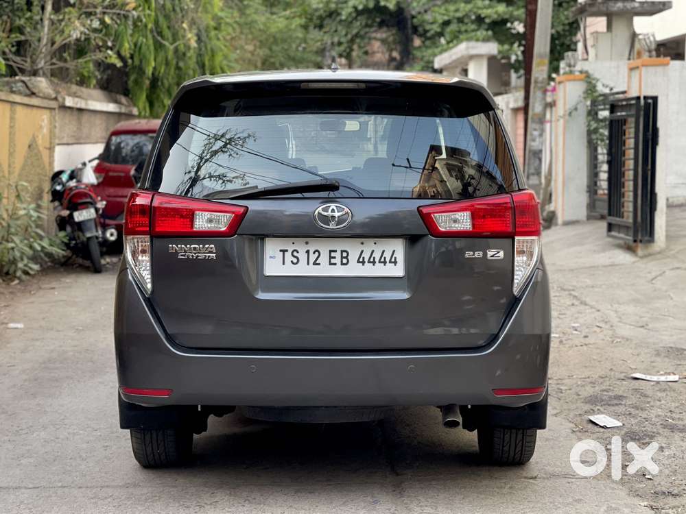 Toyota Innova Crysta 2.8 Zx At 7 Seater, 2016, Diesel