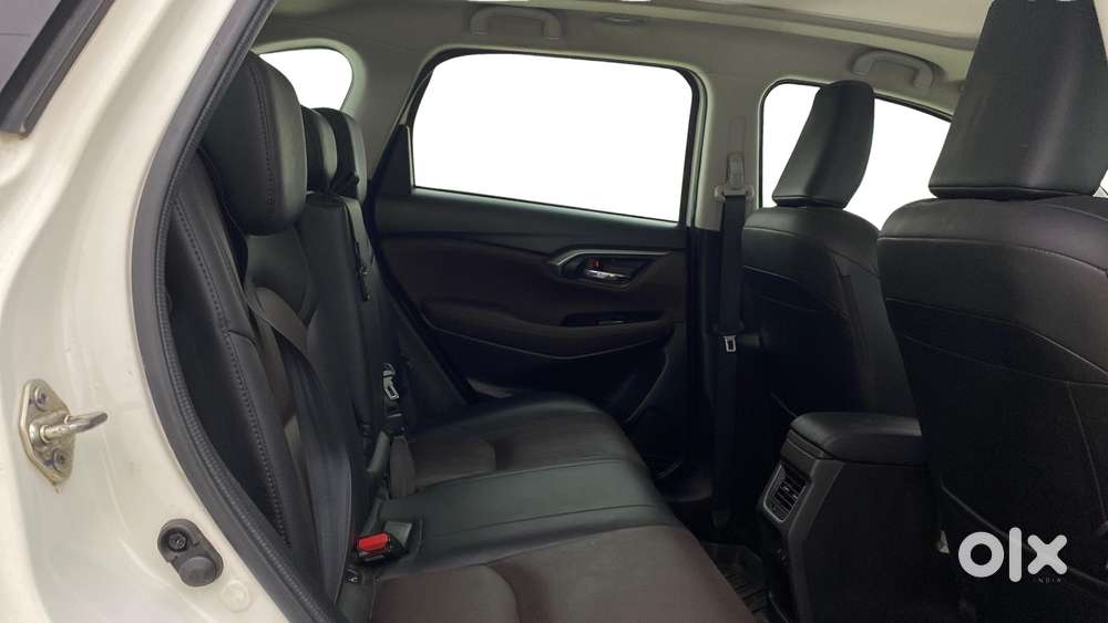 Maruti Suzuki Grand Vitara 1.5 Alpha Smart Hybrid At, 2023, Petrol