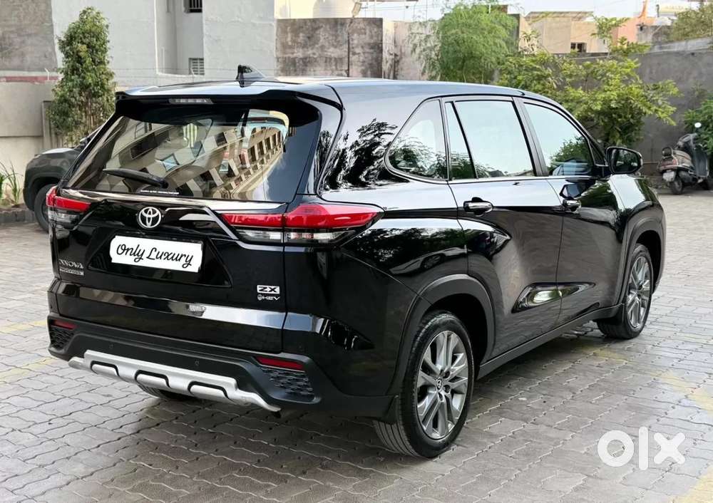 Toyota Innova Hycross 2.0 Zx Hybrid 7 Str, 2025, Petrol
