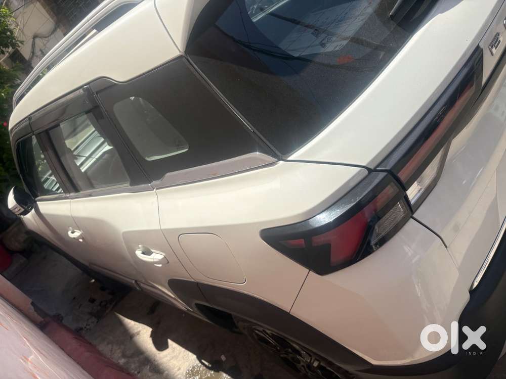 2 Keys Model 2023 Petrol Hybrid Well Maintained