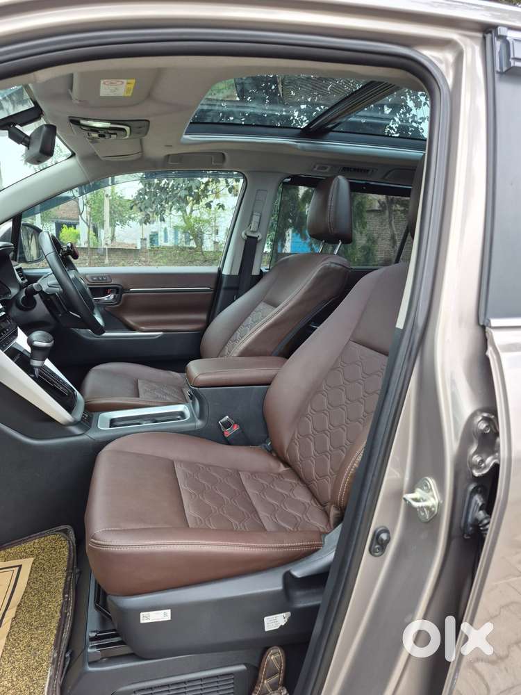 Toyota Innova Hycross