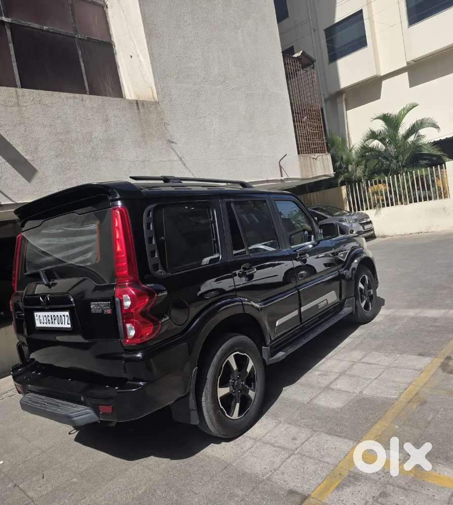 Mahindra Scorpio Classic S11