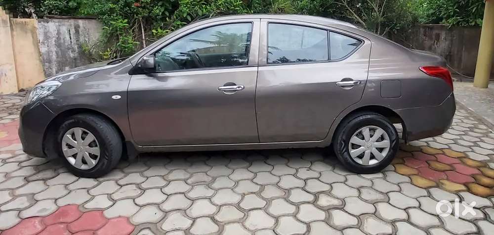 Nissan Sunny 2012