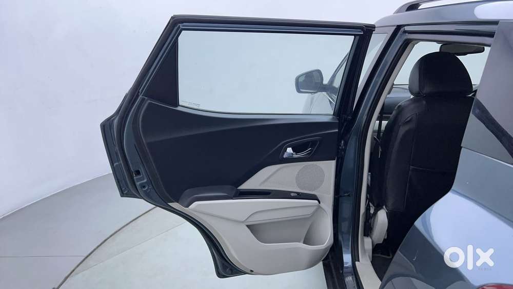 Mahindra Xuv300 W8 (o) 1.5 Diesel Amt, 2020, Diesel