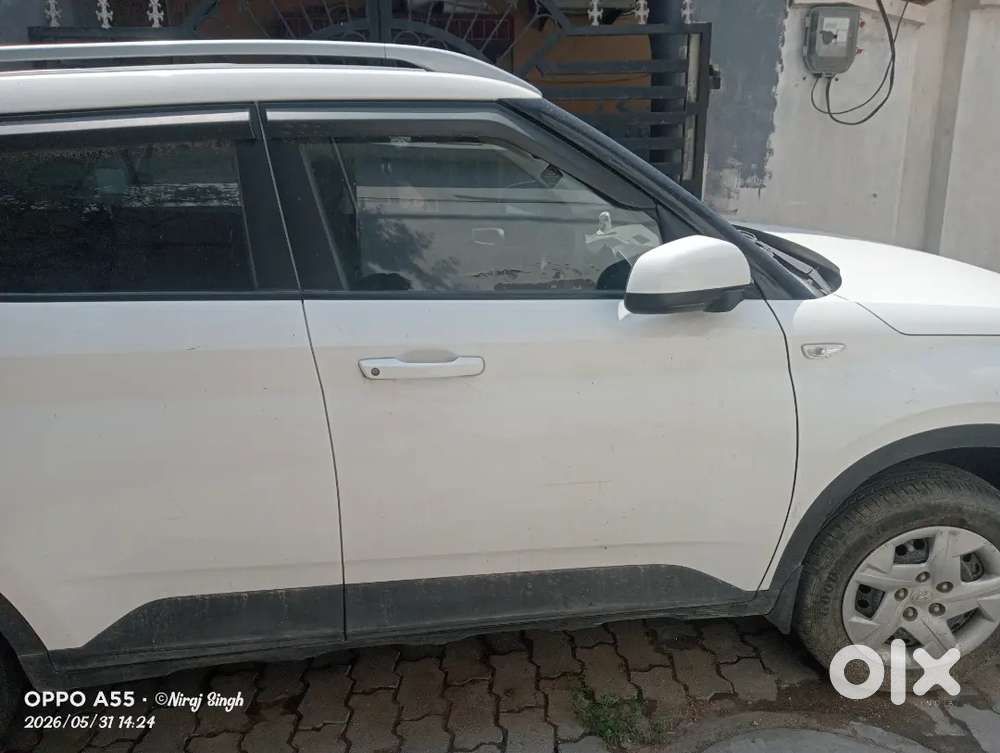 Hyundai Venue 2022 Petrol Well Maintained