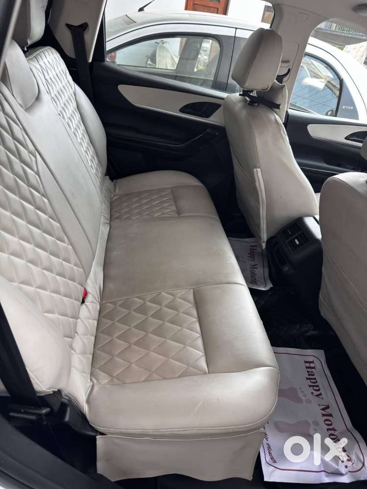 Mahindra Xuv700 Ax5 2023